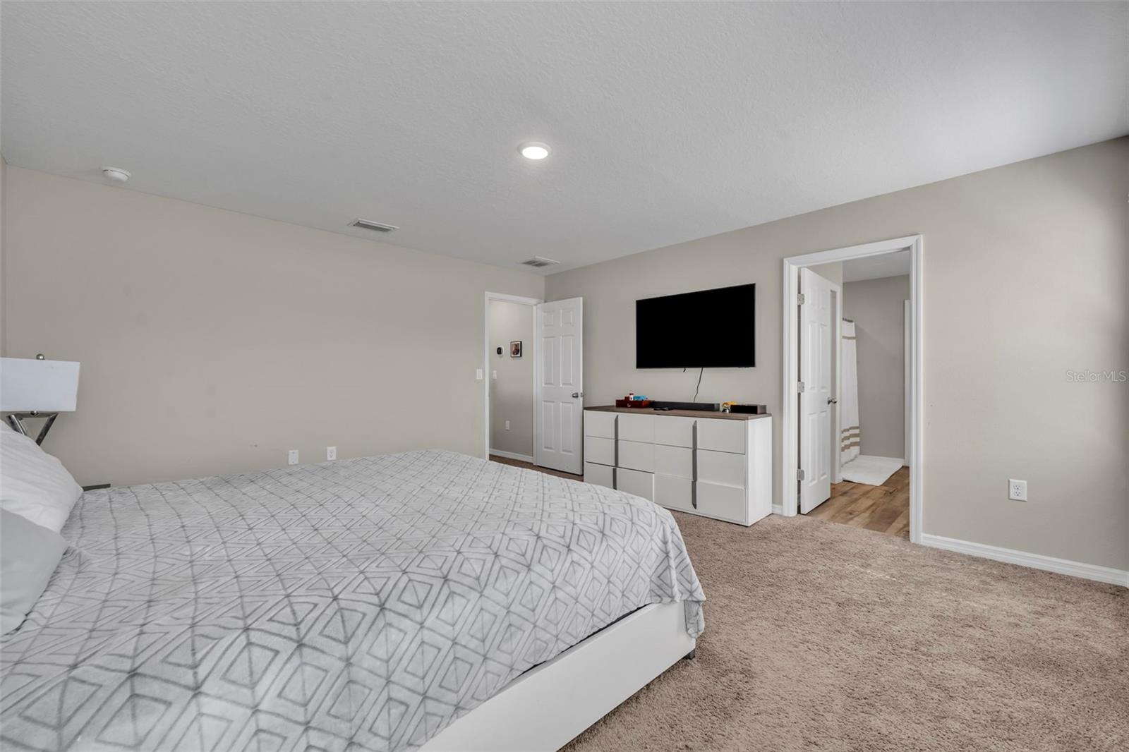 Image 24 of 47 For 2402 Oakwood Lane