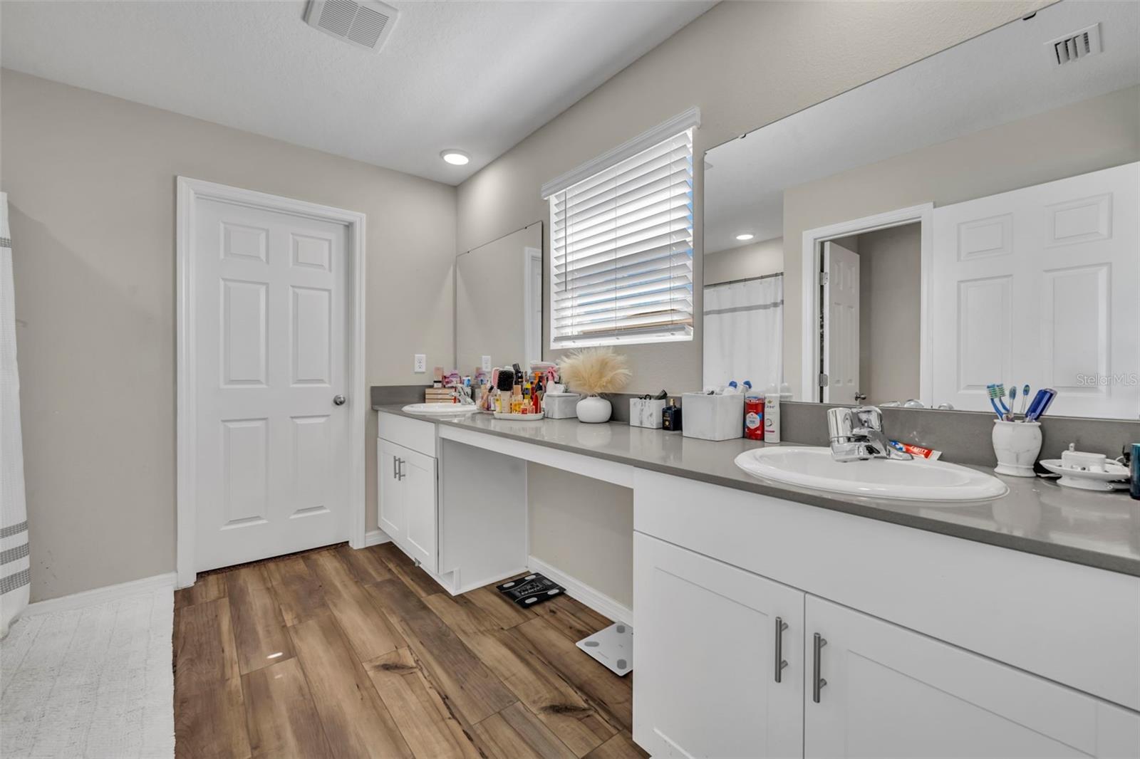 Image 25 of 47 For 2402 Oakwood Lane