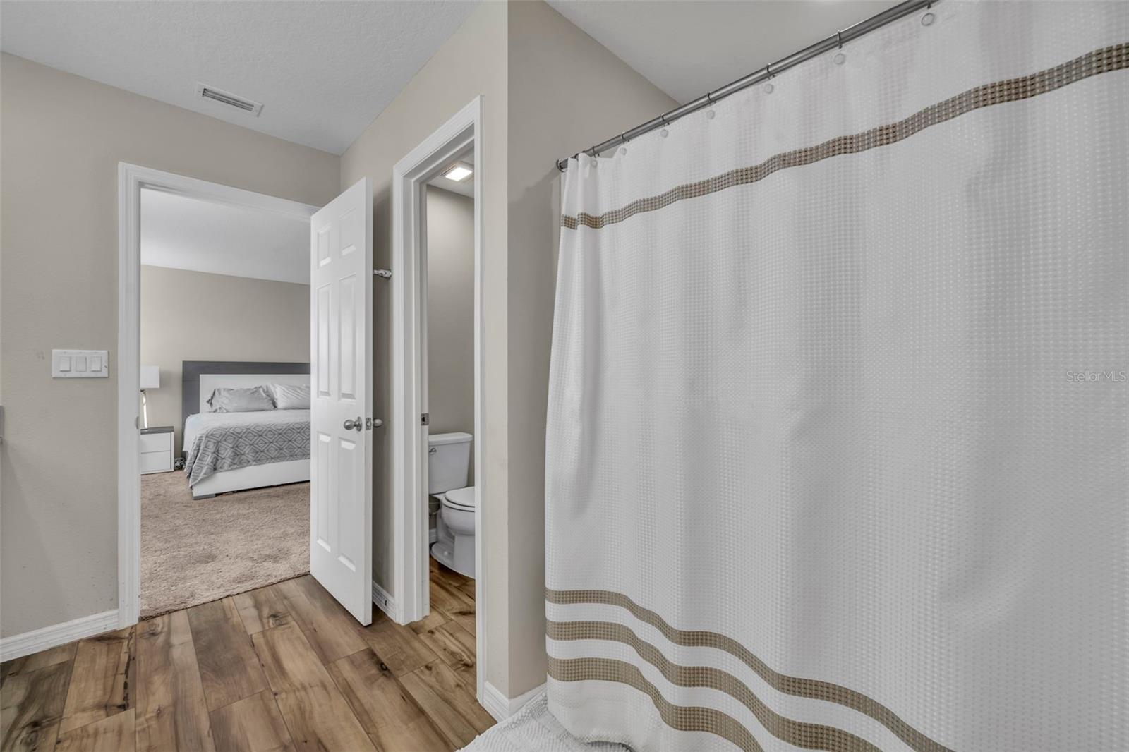 Image 26 of 47 For 2402 Oakwood Lane