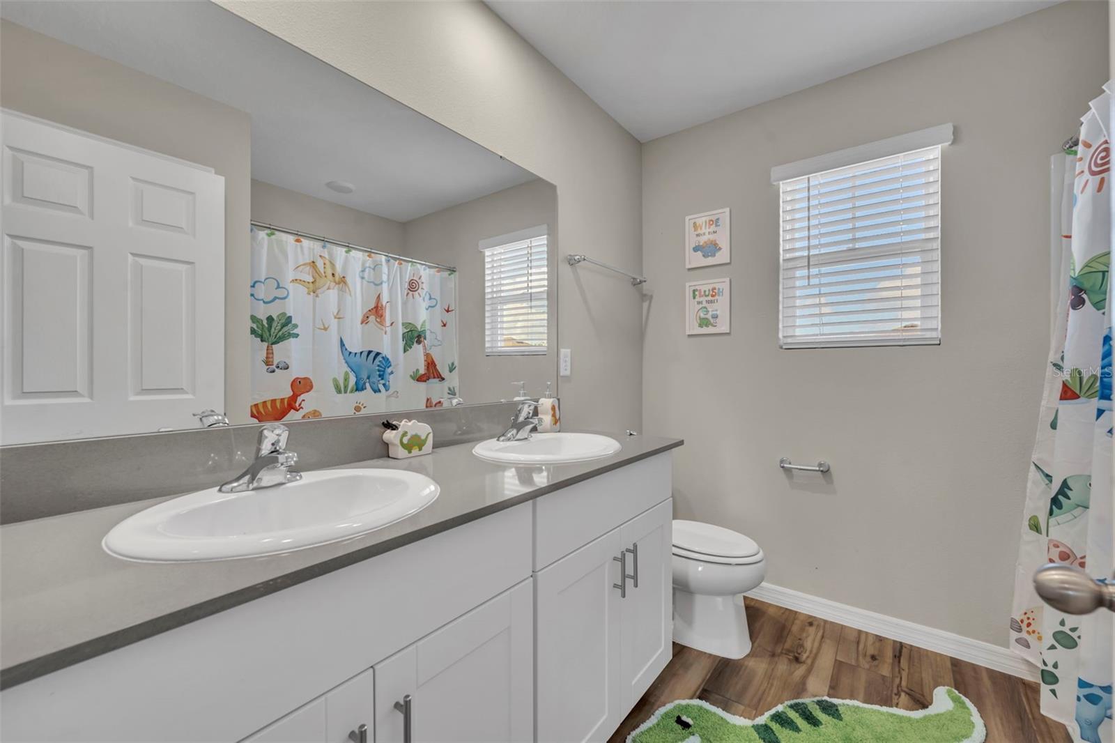 Image 28 of 47 For 2402 Oakwood Lane