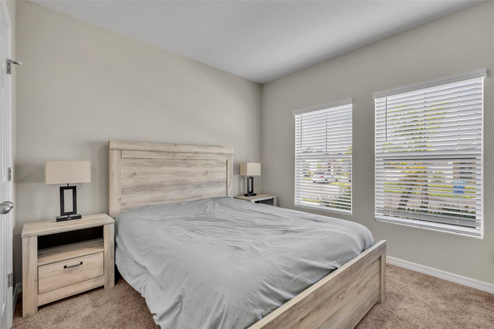 Image 32 of 47 For 2402 Oakwood Lane