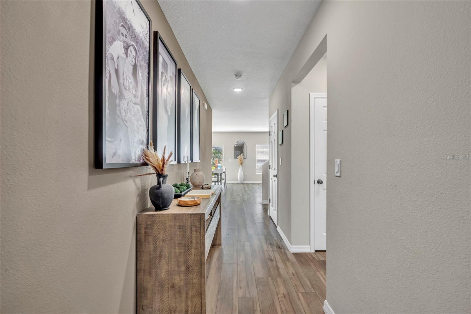 Image 4 of 47 For 2402 Oakwood Lane