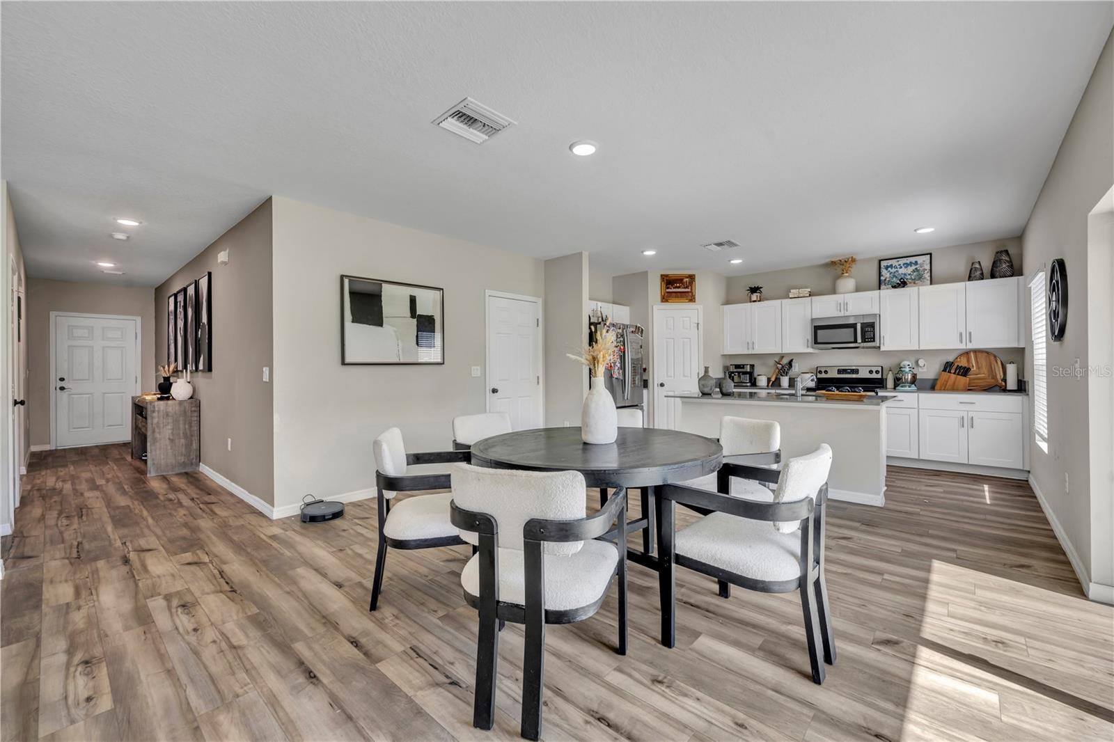 Image 5 of 47 For 2402 Oakwood Lane