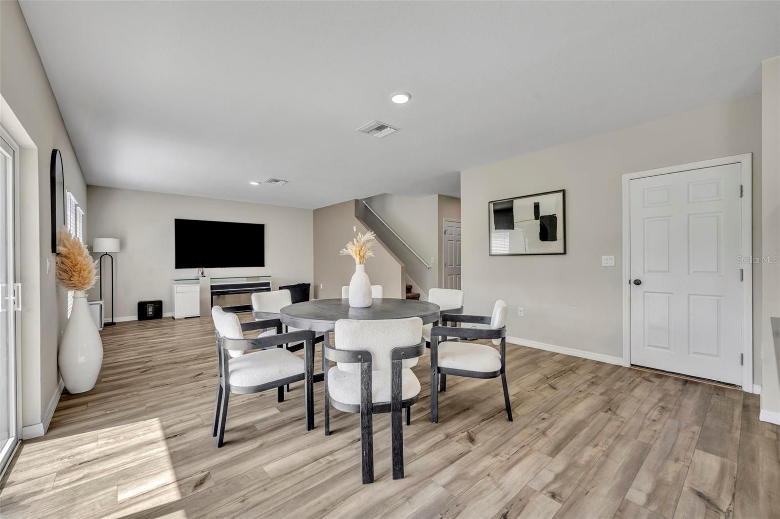 Image 6 of 47 For 2402 Oakwood Lane