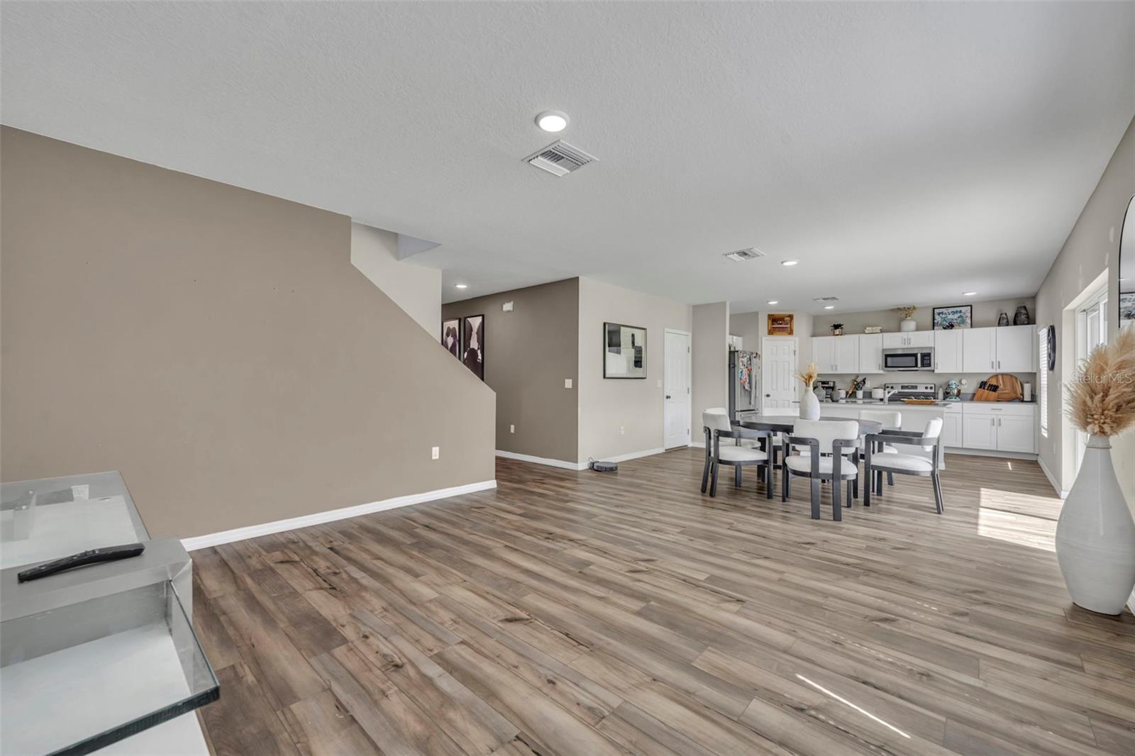 Image 9 of 47 For 2402 Oakwood Lane