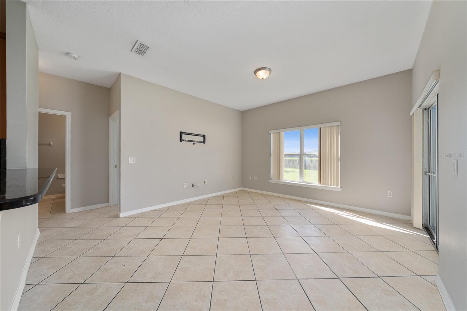 Image 16 of 32 For 607 Hacienda Circle