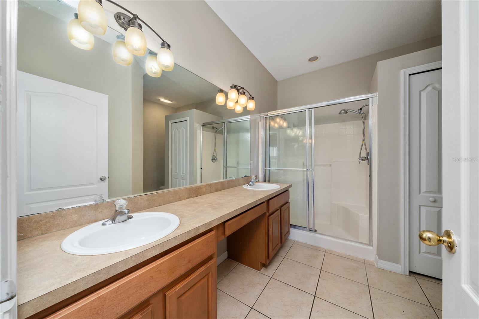 Image 20 of 32 For 607 Hacienda Circle