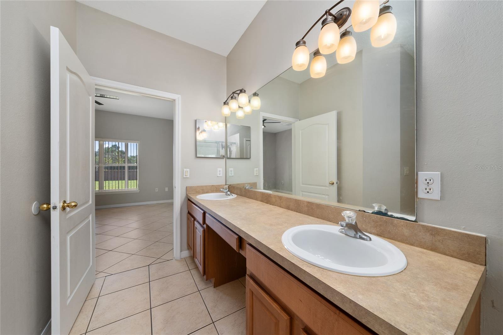 Image 21 of 32 For 607 Hacienda Circle