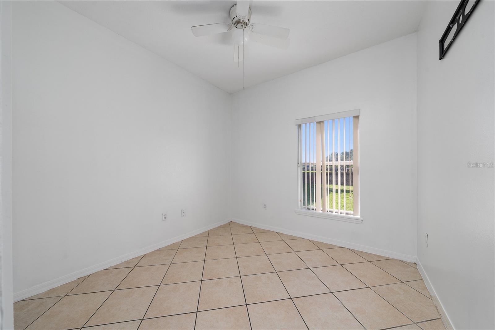 Image 23 of 32 For 607 Hacienda Circle