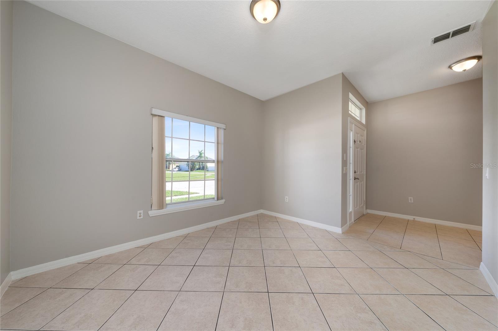 Image 9 of 32 For 607 Hacienda Circle