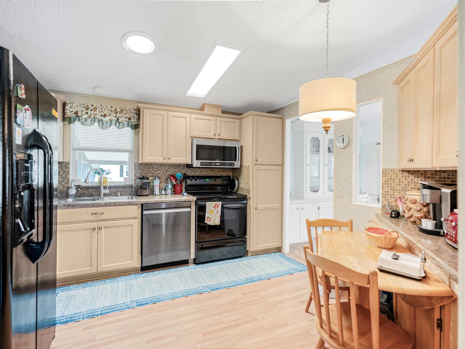 Image 12 of 29 For 412 Tivoli Park Dr