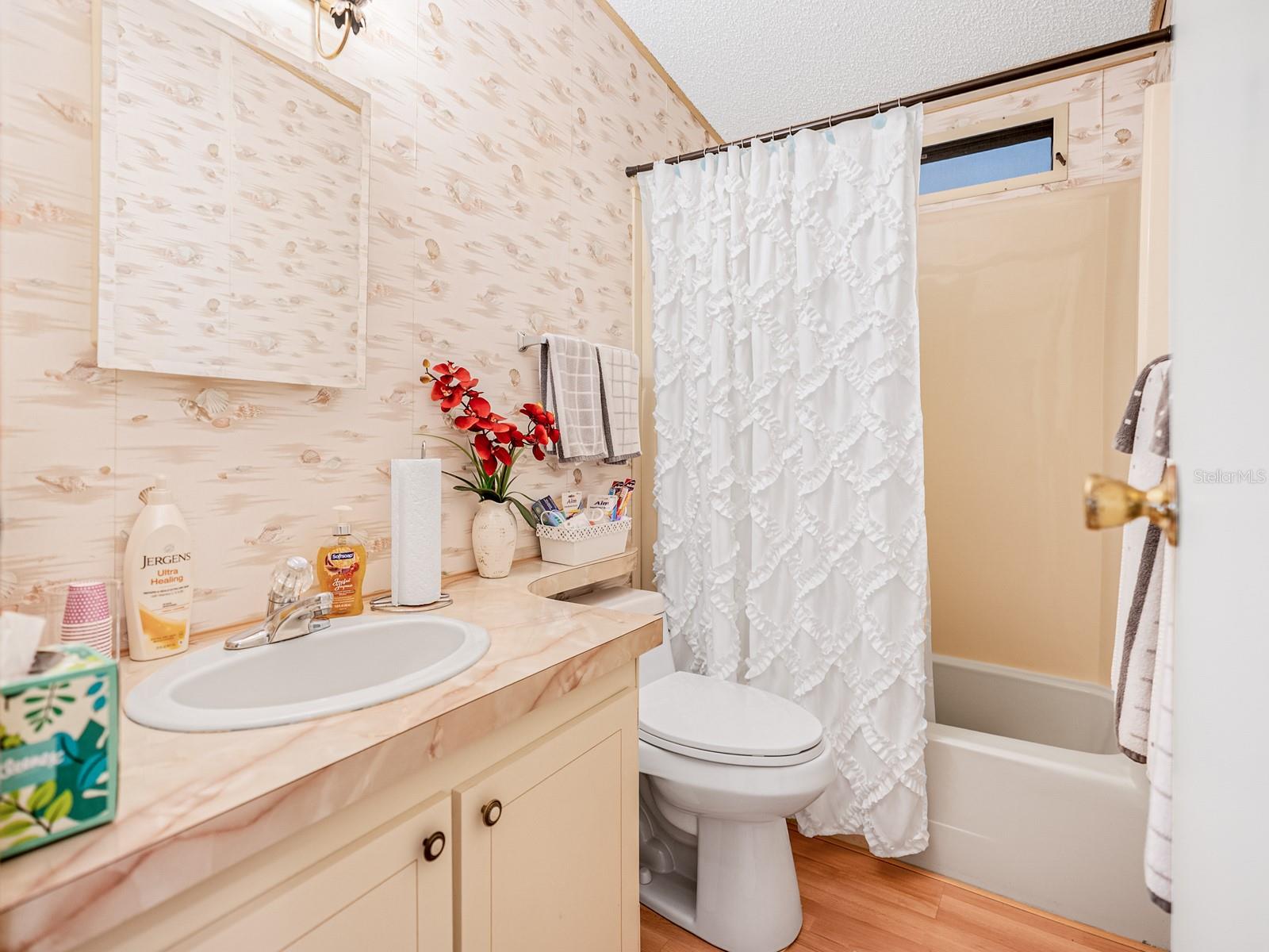 Image 16 of 29 For 412 Tivoli Park Dr