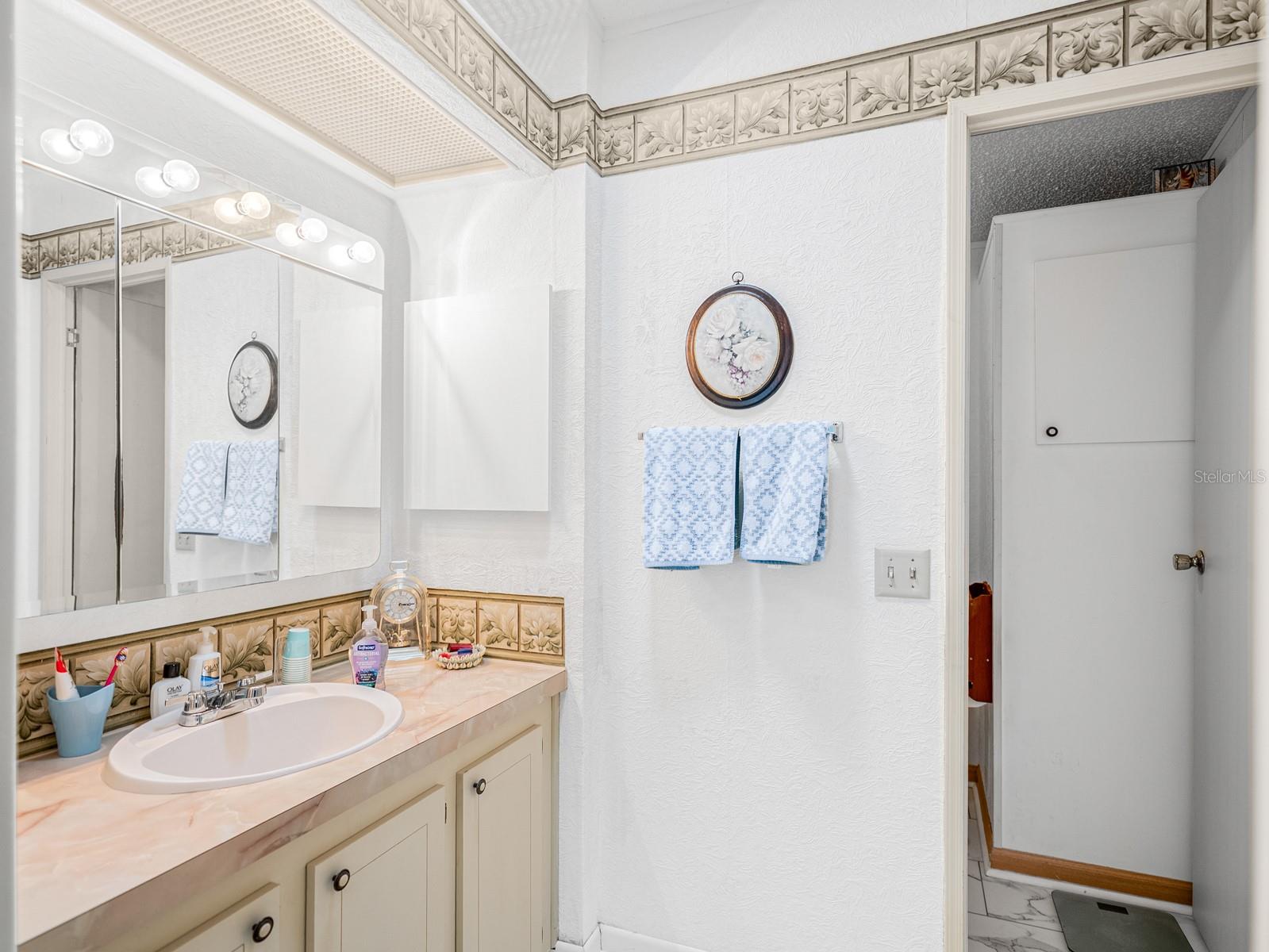 Image 20 of 29 For 412 Tivoli Park Dr