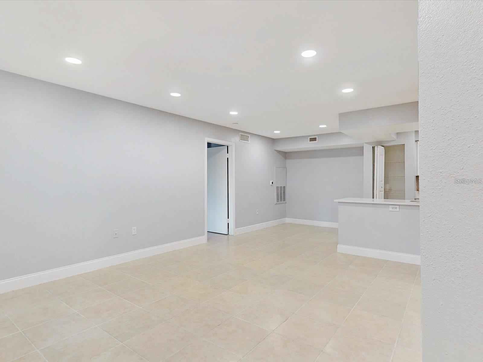 Image 2 of 7 For 3032 Parkway Boulevard 108