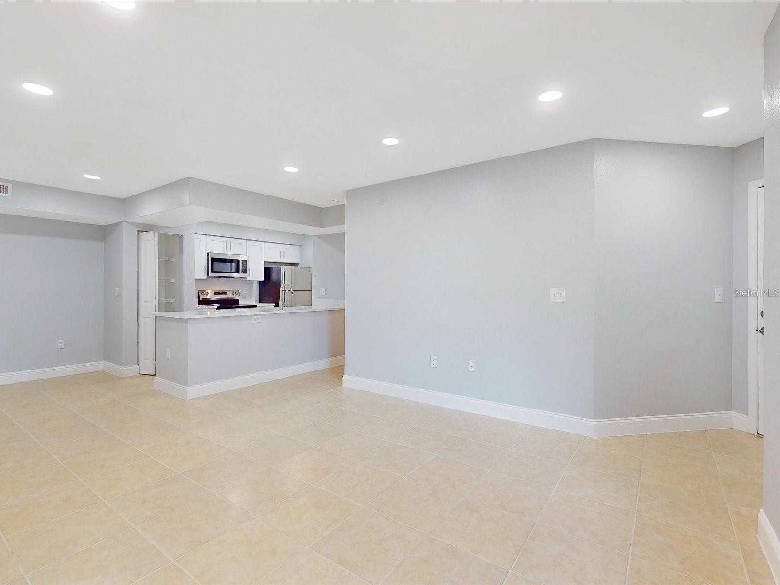 Image 3 of 7 For 3032 Parkway Boulevard 108