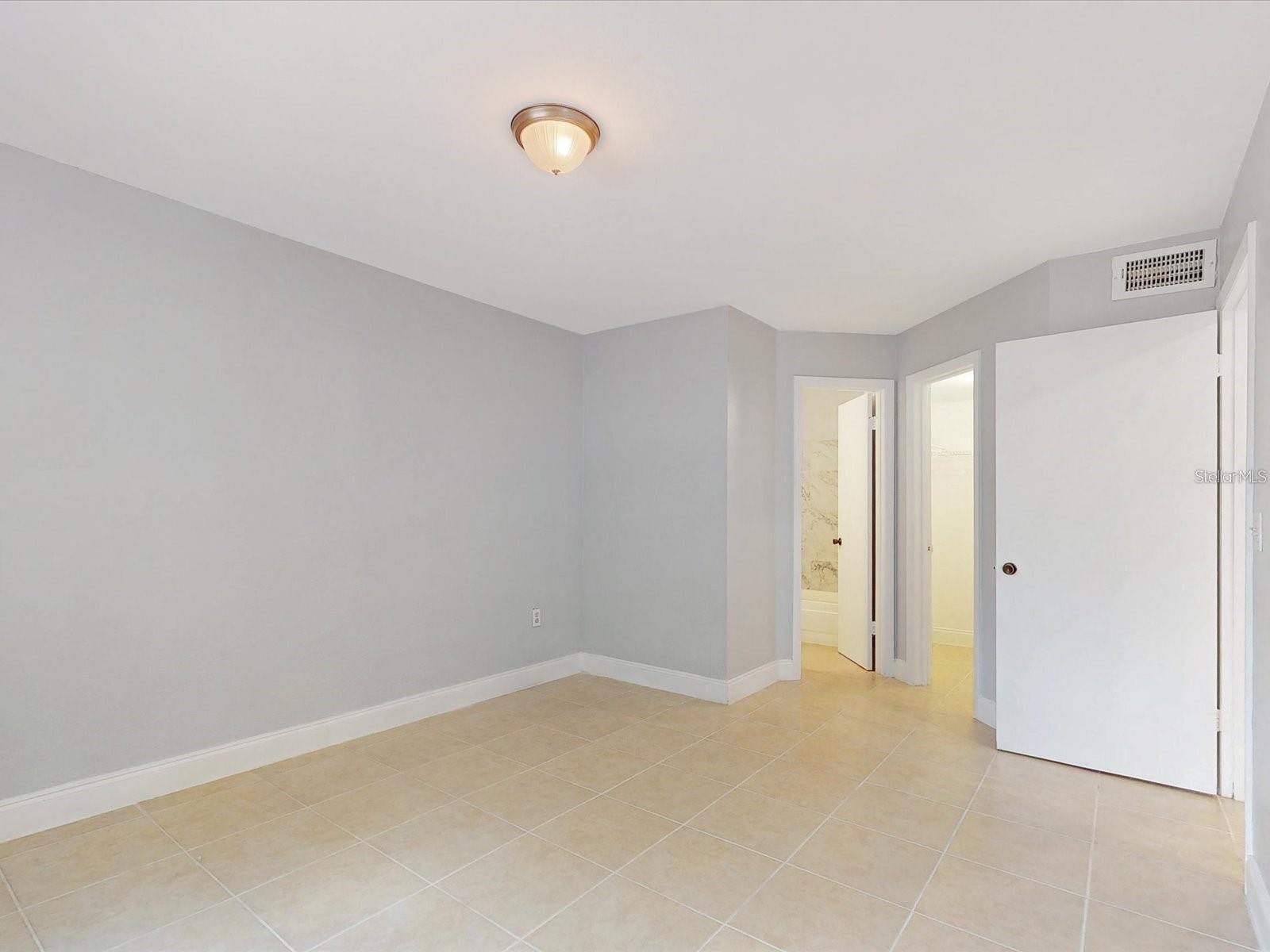 Image 6 of 7 For 3032 Parkway Boulevard 108