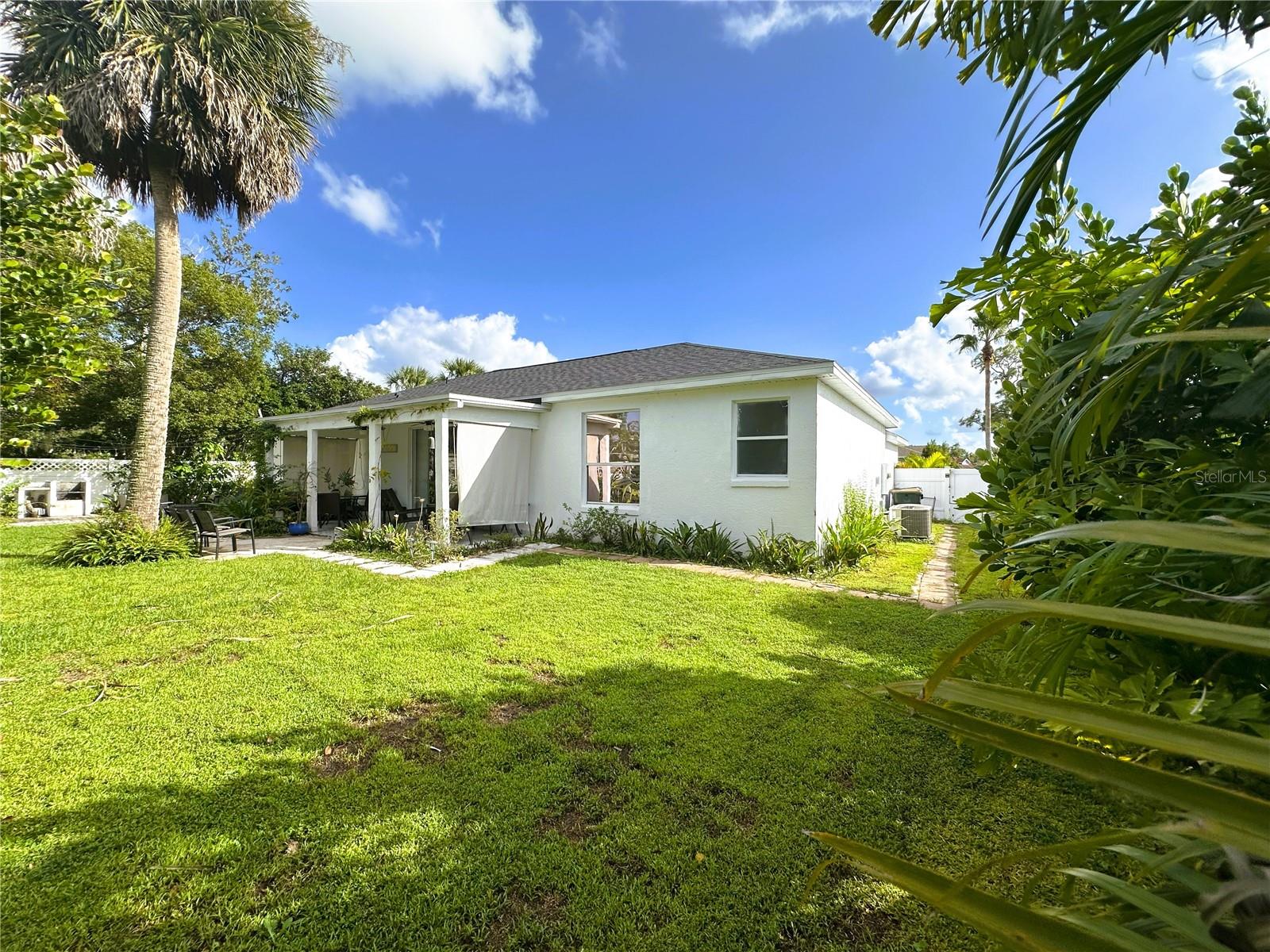 Image 35 of 43 For 700 Castillo Place