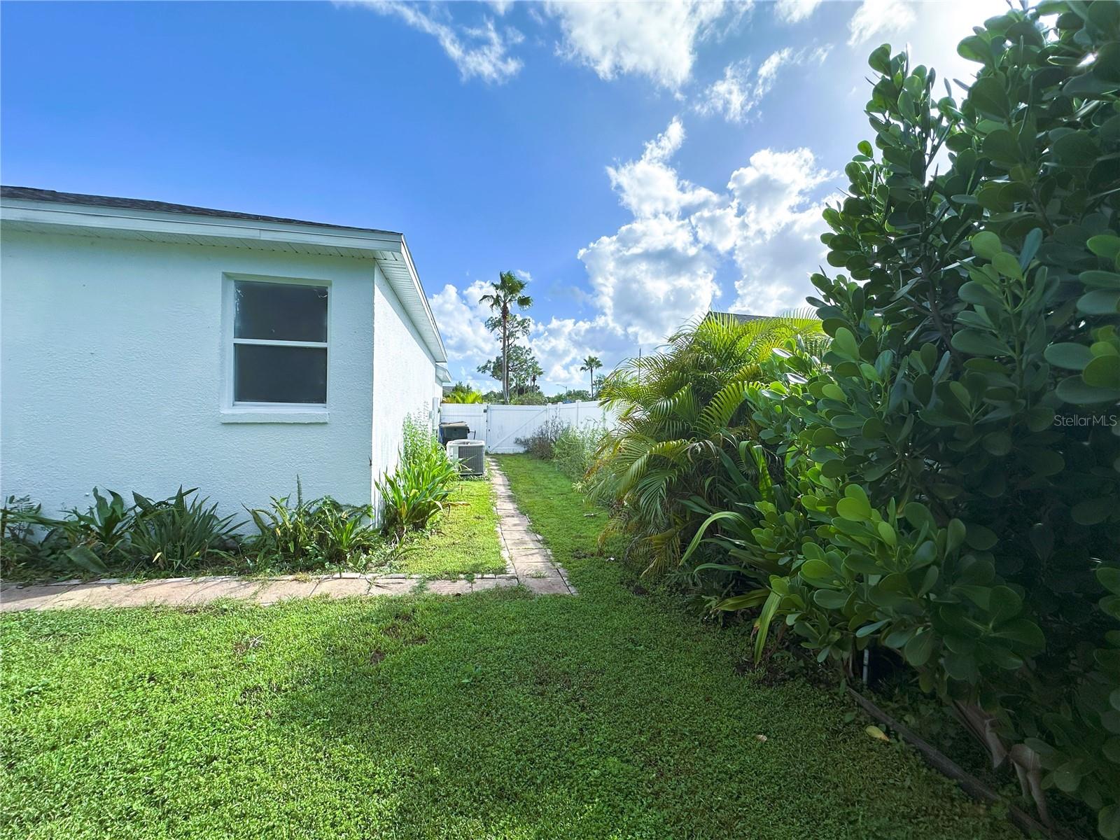 Image 37 of 43 For 700 Castillo Place