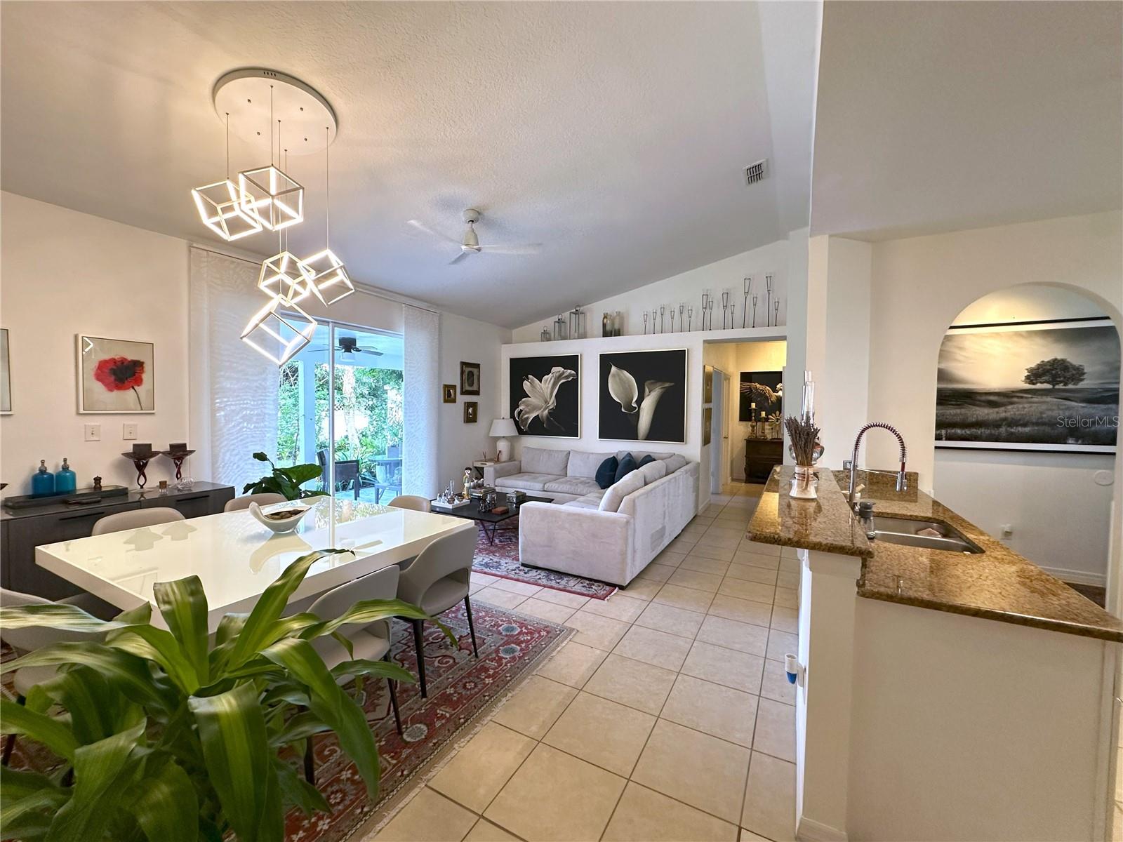 Image 4 of 43 For 700 Castillo Place