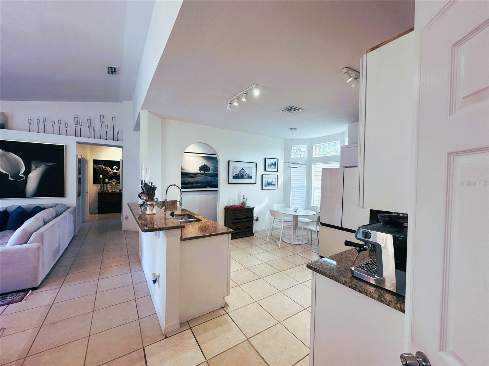 Image 6 of 43 For 700 Castillo Place