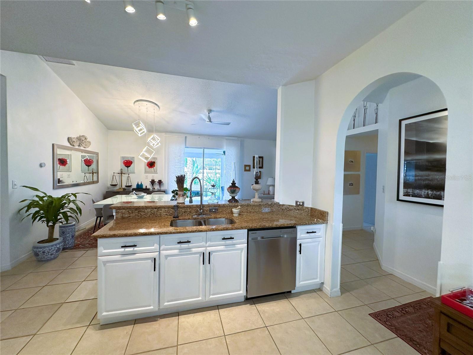 Image 7 of 43 For 700 Castillo Place