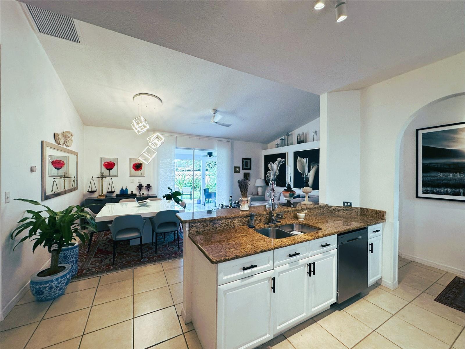 Image 8 of 43 For 700 Castillo Place