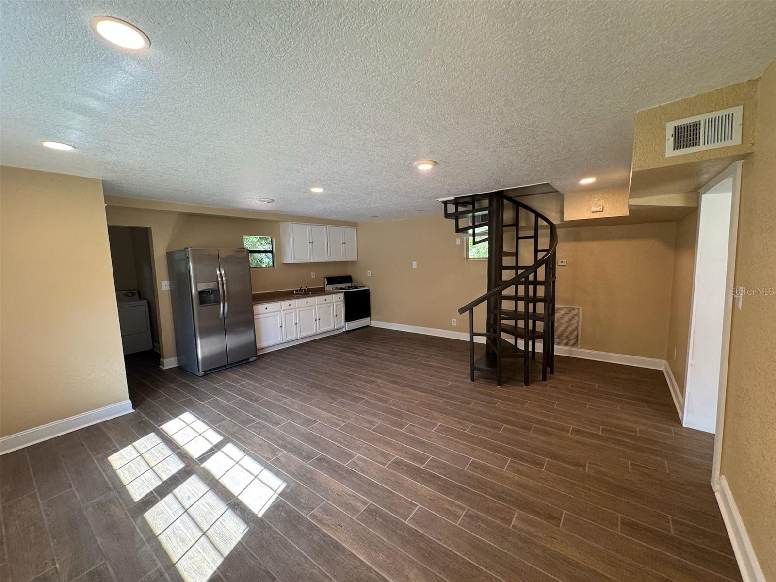 Image 4 of 10 For 10031 Union Park Drive B