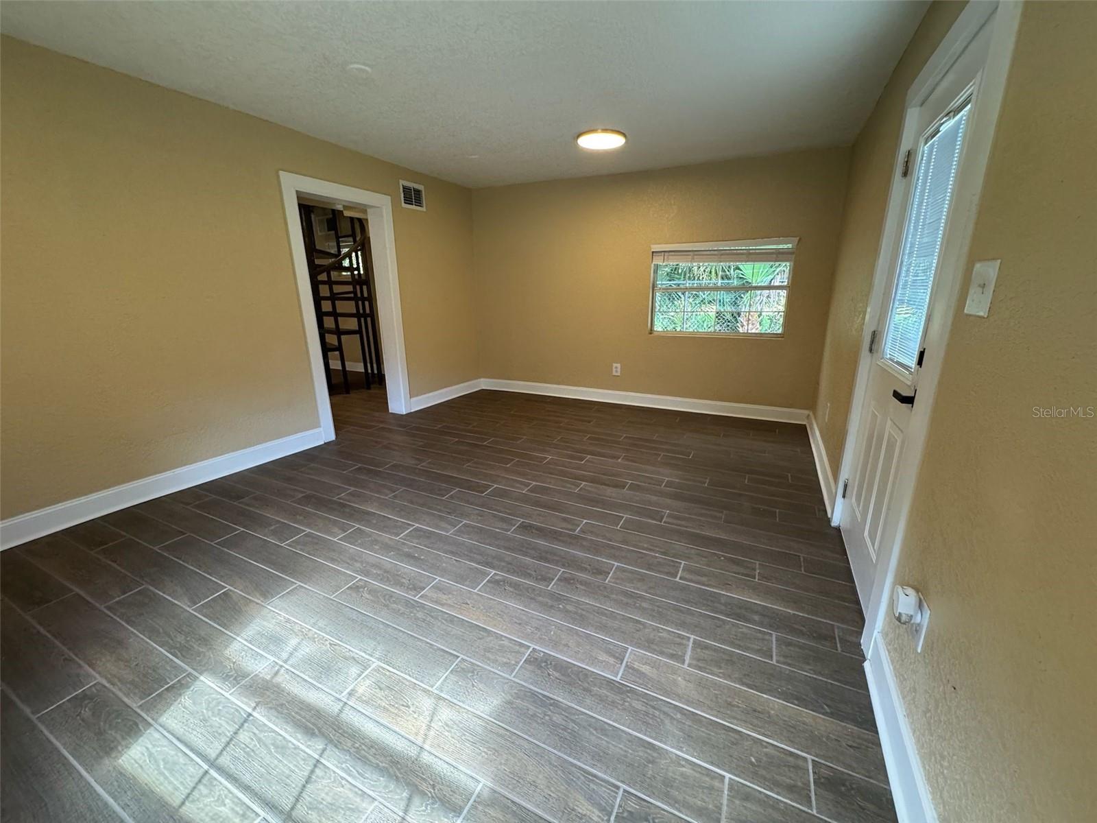 Image 5 of 10 For 10031 Union Park Drive B