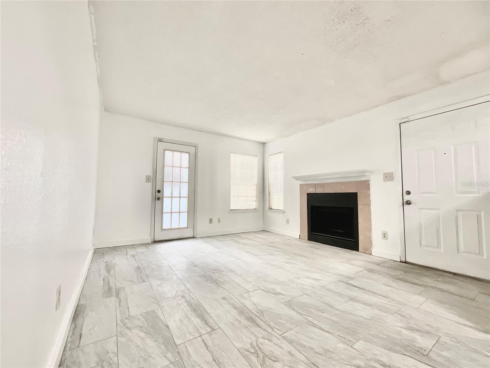 Image 4 of 25 For 4350 Perkinshire Lane 103