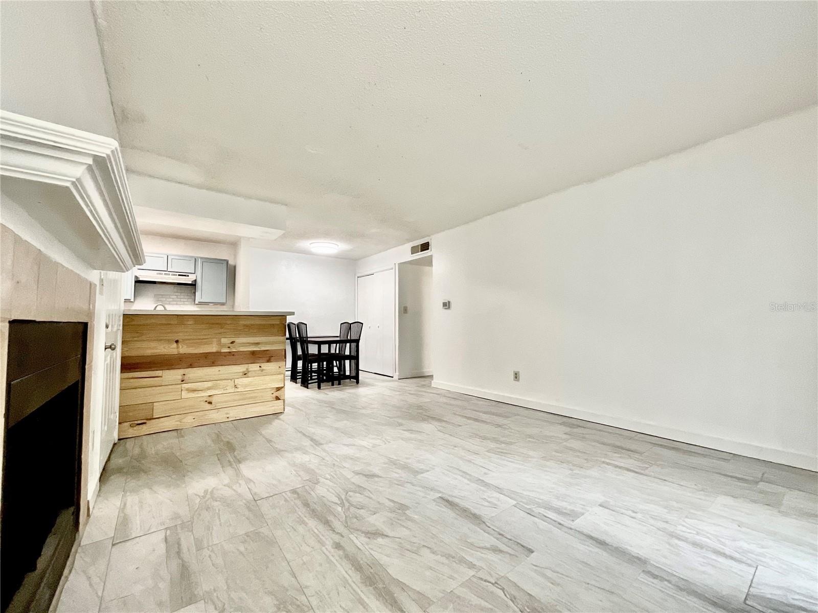 Image 5 of 25 For 4350 Perkinshire Lane 103