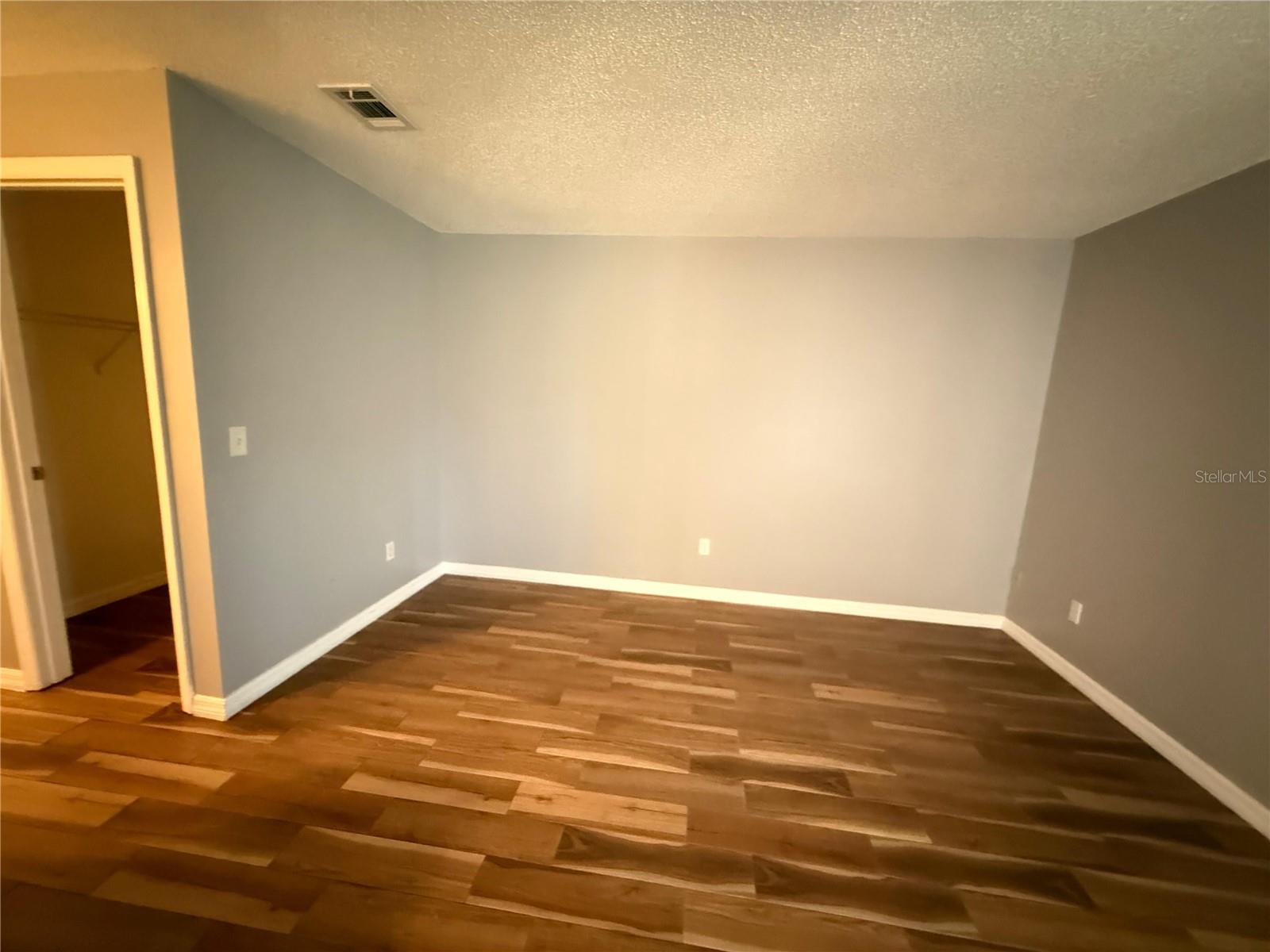 Image 10 of 12 For 103 Lakepointe Circle