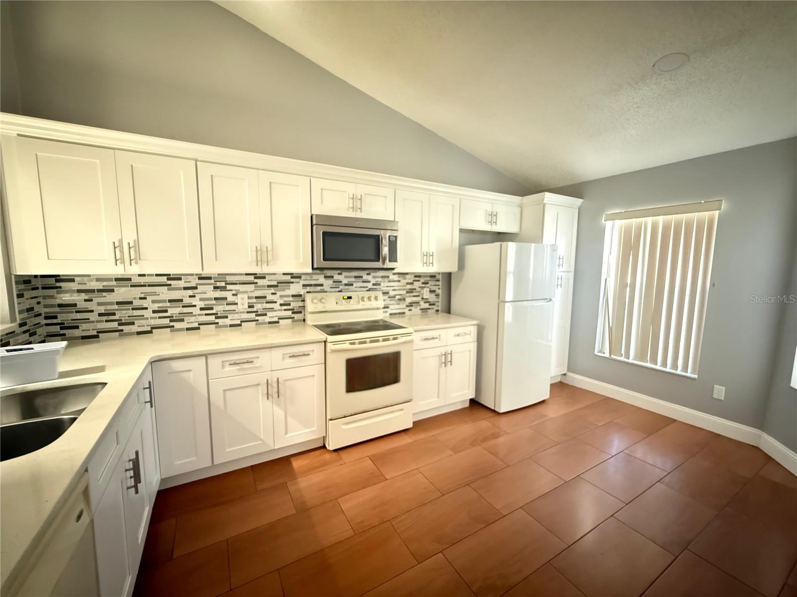 Image 2 of 12 For 103 Lakepointe Circle