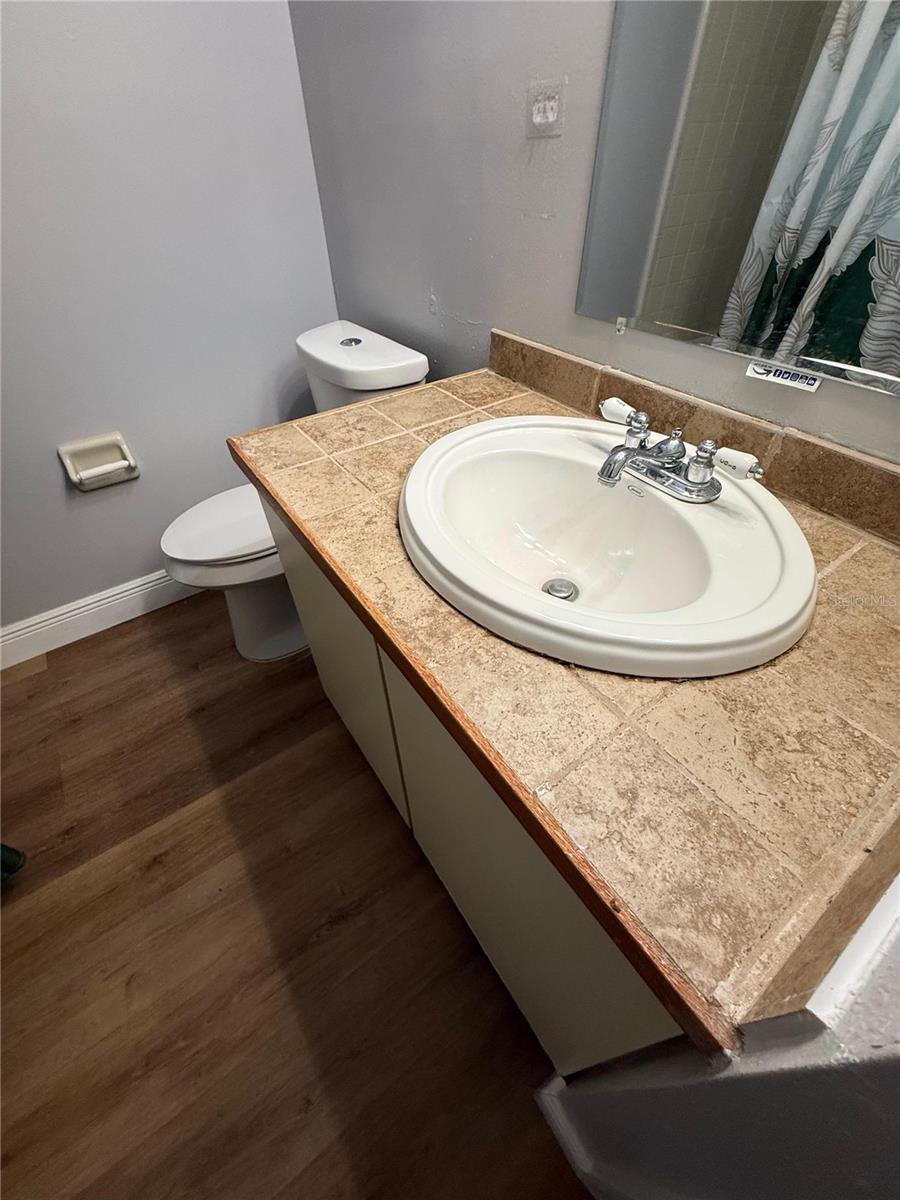 Image 7 of 12 For 103 Lakepointe Circle