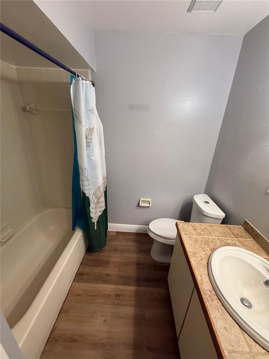 Image 8 of 12 For 103 Lakepointe Circle