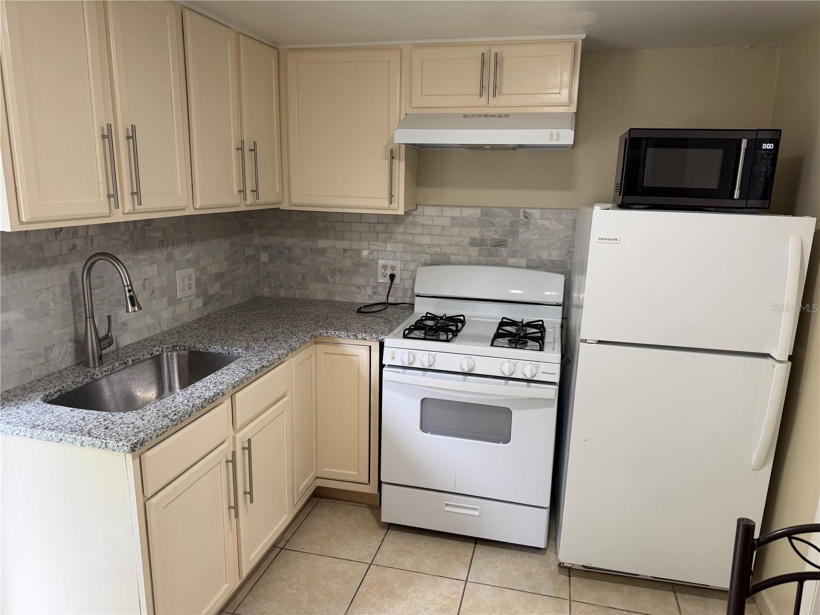 Image 3 of 7 For 613 Carol Terrace #2