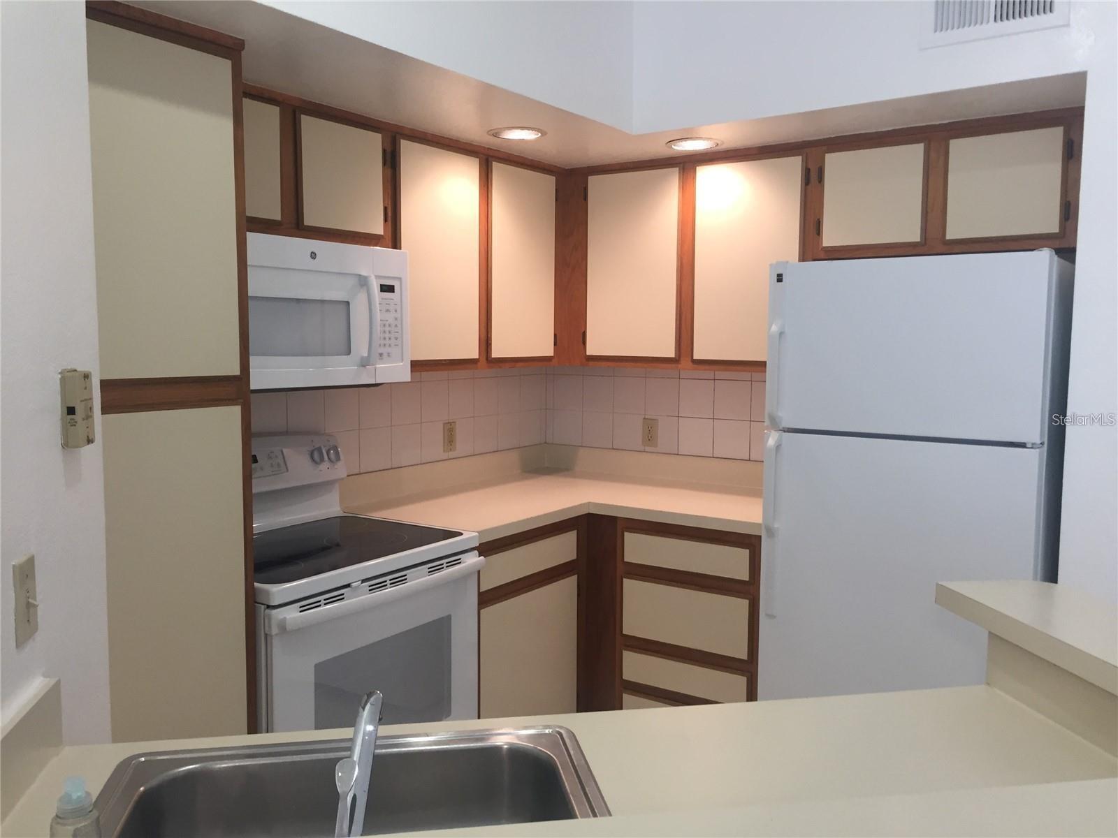 Image 3 of 9 For 4528 Commander Drive 2034