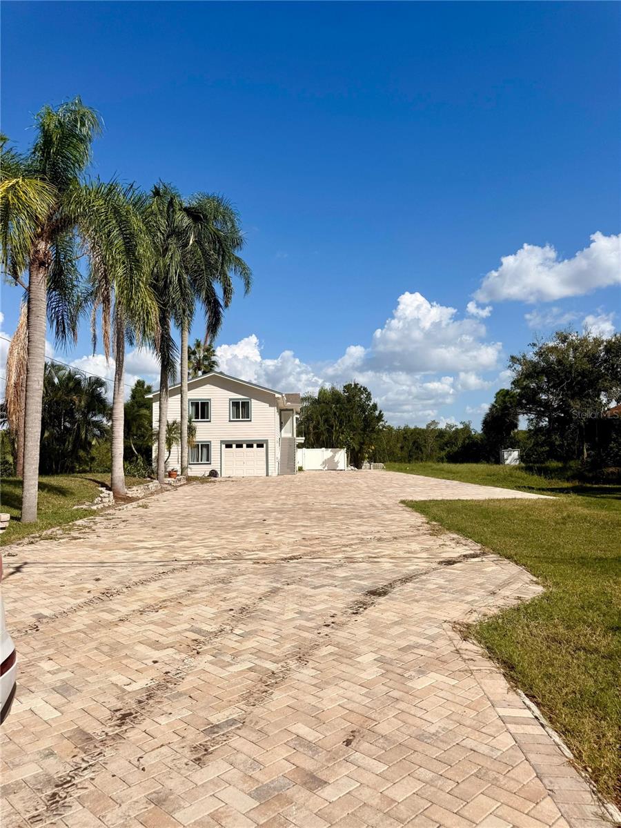 Details for 8117 Bay Drive, TAMPA, FL 33635