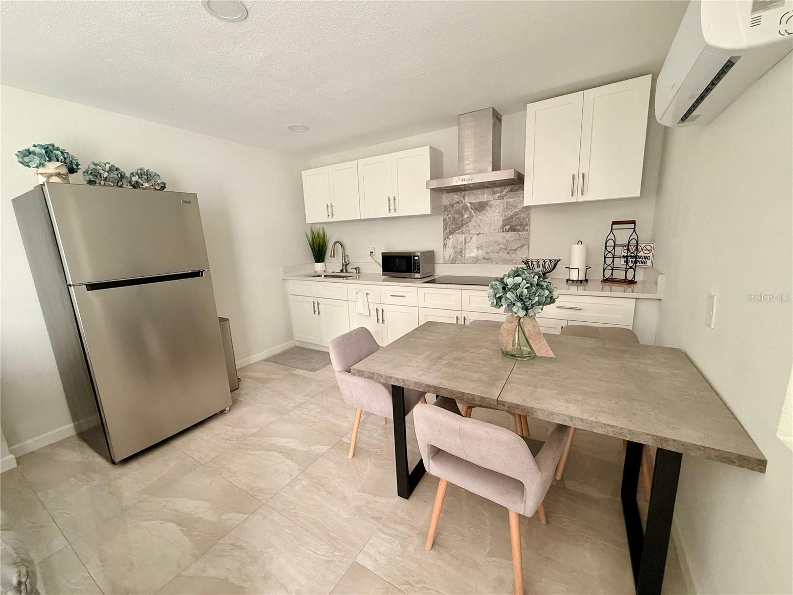 Listing photo id 12 for 8117 Bay Drive