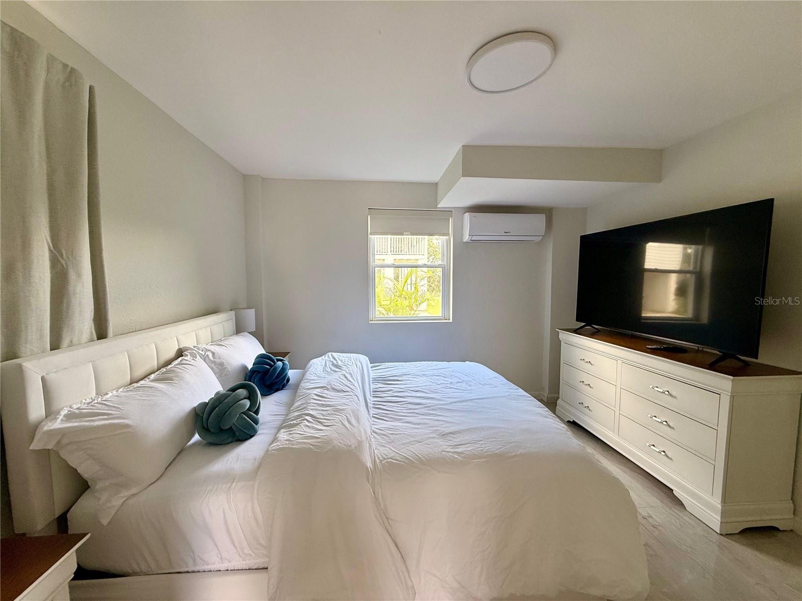 Listing photo id 13 for 8117 Bay Drive