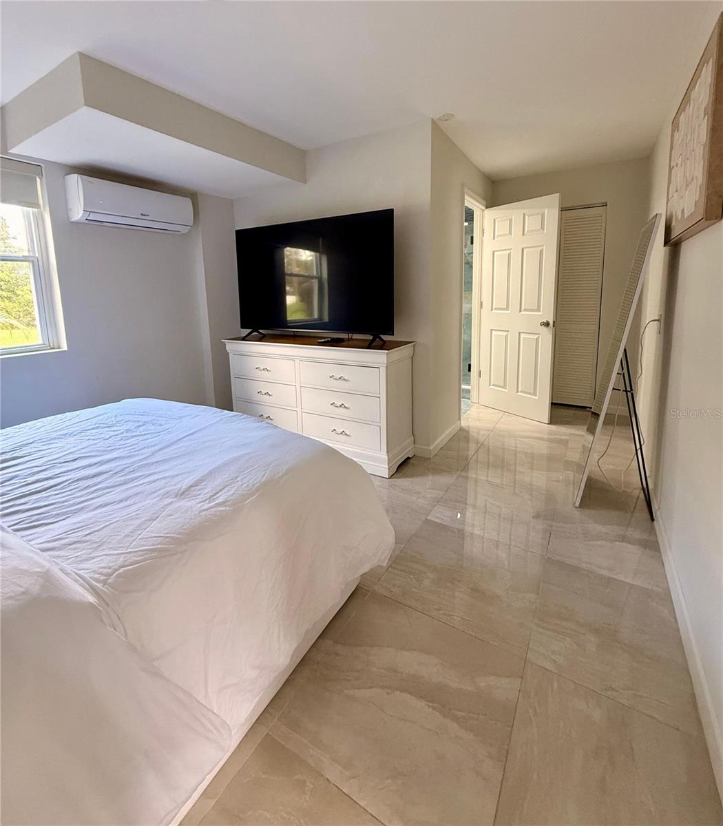 Listing photo id 14 for 8117 Bay Drive