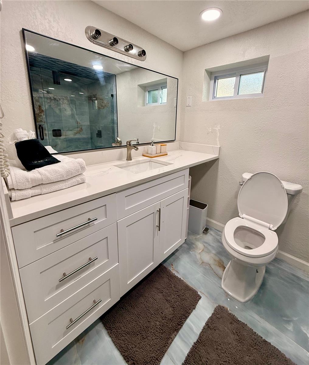 Listing photo id 15 for 8117 Bay Drive