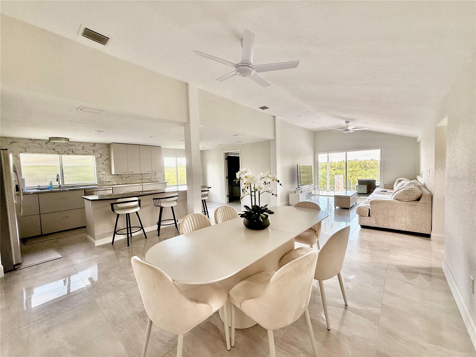 Listing photo id 0 for 8117 Bay Drive