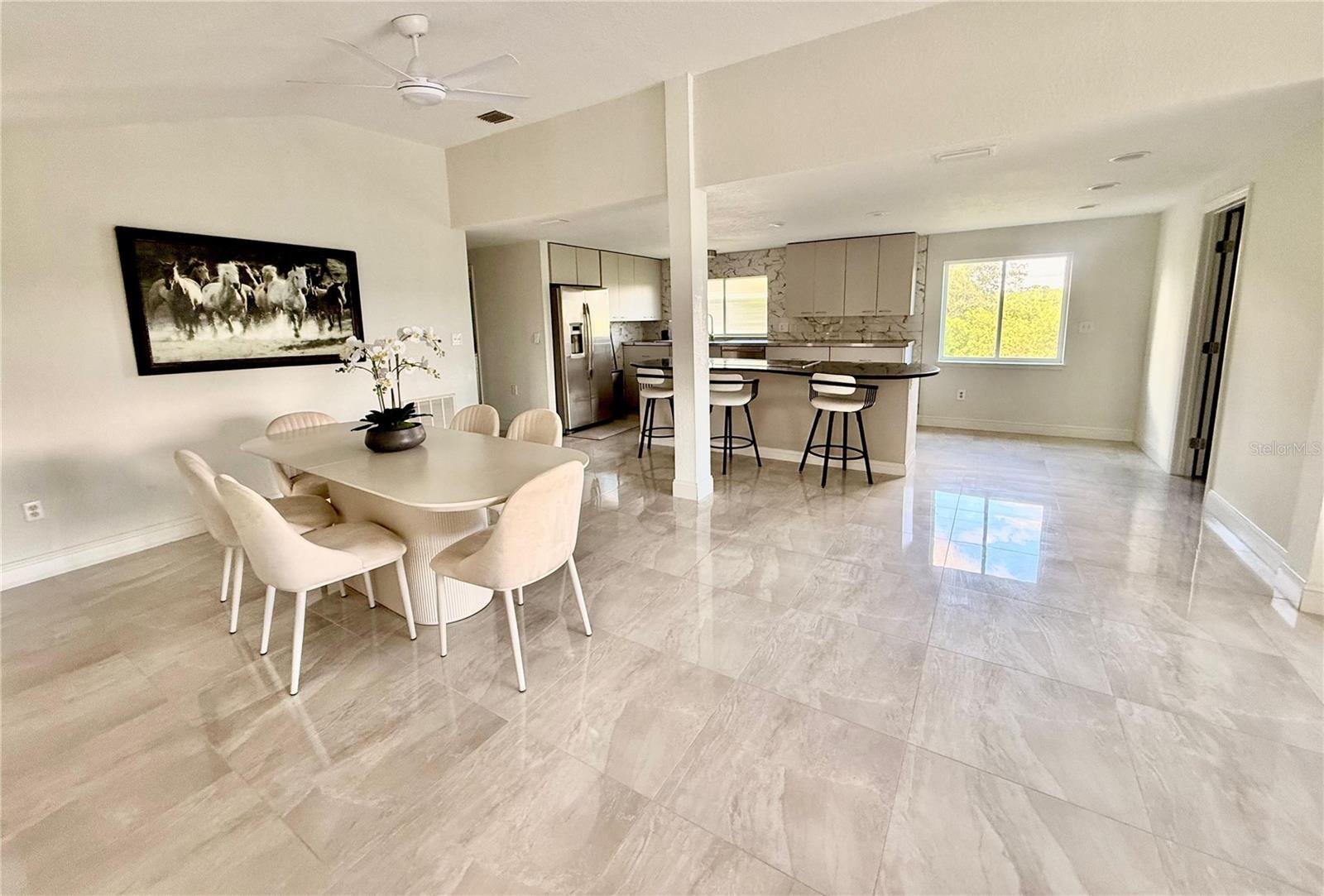 Listing photo id 1 for 8117 Bay Drive