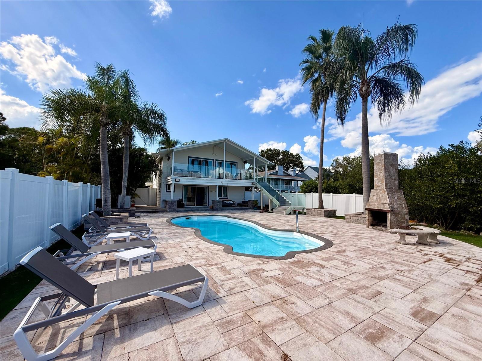 Listing photo id 30 for 8117 Bay Drive