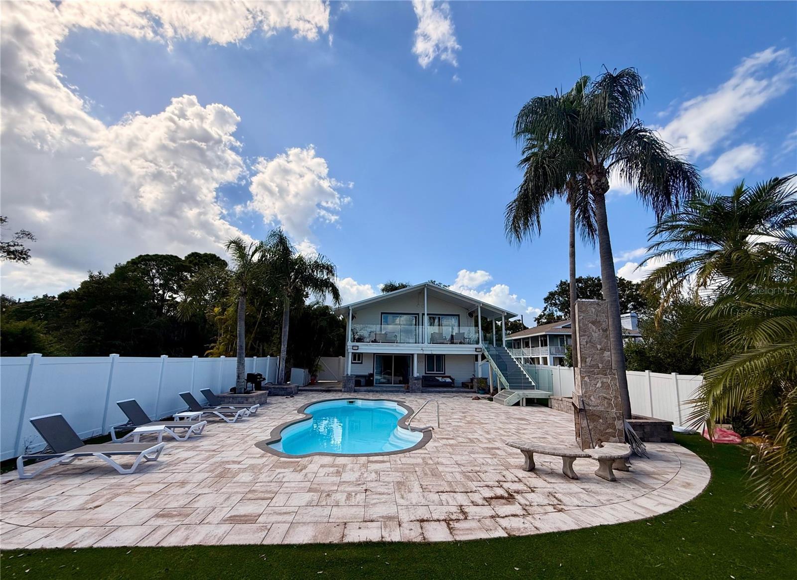 Listing photo id 31 for 8117 Bay Drive