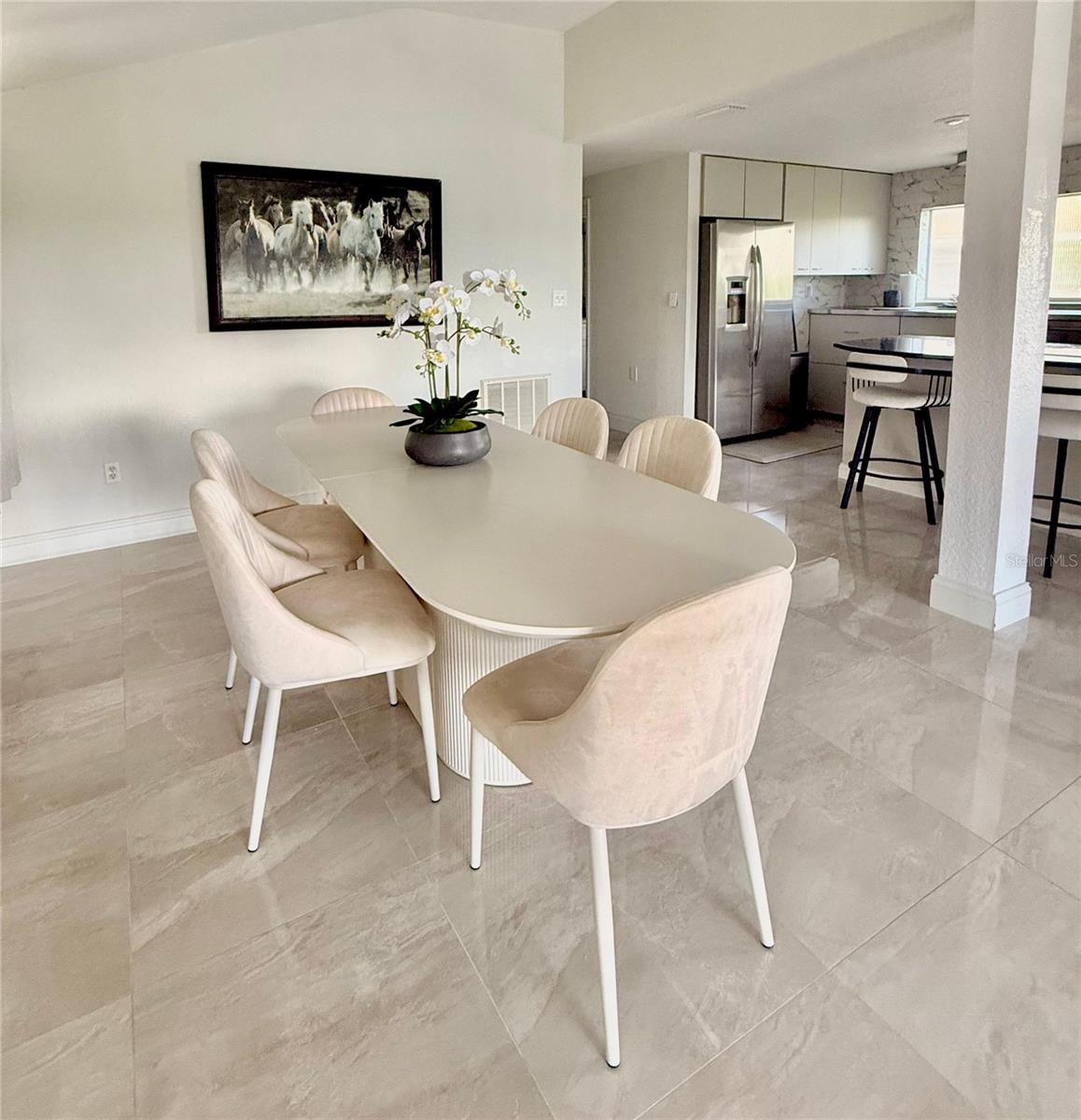 Listing photo id 2 for 8117 Bay Drive