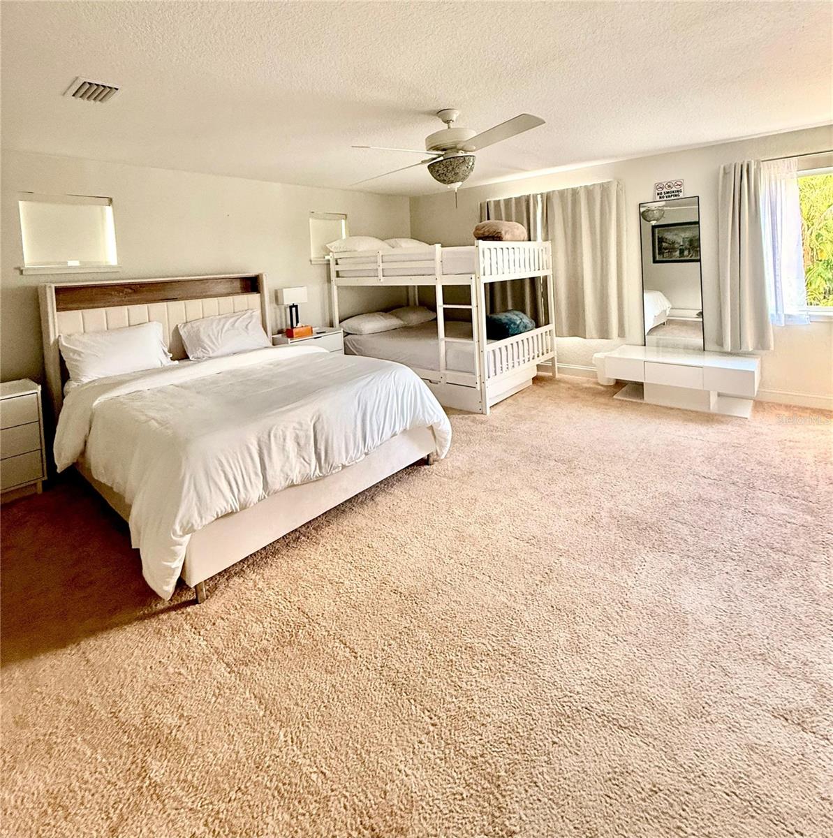 Listing photo id 5 for 8117 Bay Drive