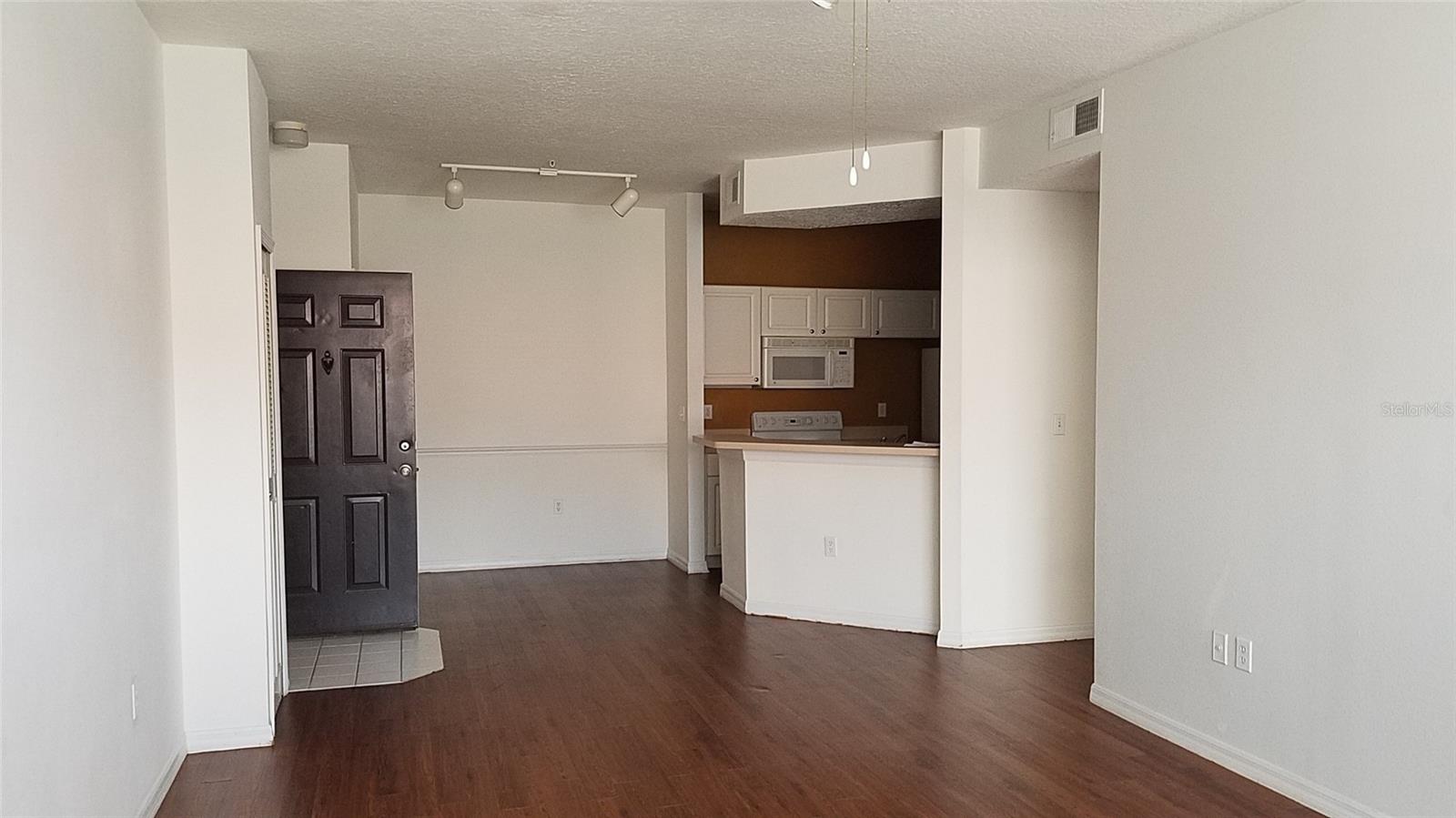 Image 2 of 10 For 5500 Metrowest Boulevard 102