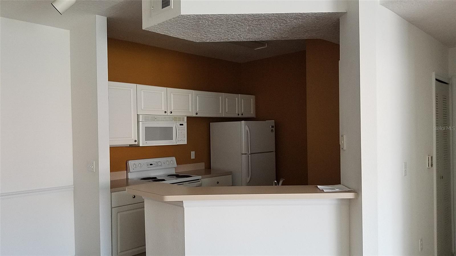 Image 3 of 10 For 5500 Metrowest Boulevard 102