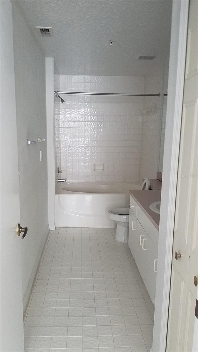 Image 8 of 10 For 5500 Metrowest Boulevard 102